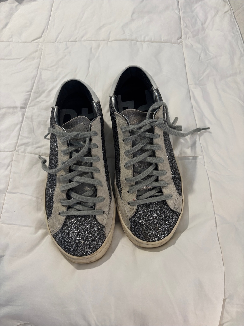 P448 Womens Glitter Grey and Black Low-Top Sneakers